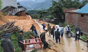 Bình Liêu: Thắm tình quân dân trong mưa bão