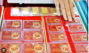 Giá vàng nhẫn cao chưa từng thấy, SJC có ‘hiện tượng lạ’