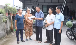 Bí thư chi bộ hết mình vì dân