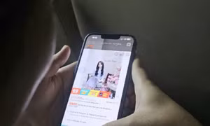 Người bán hàng online lo bị chèn ép