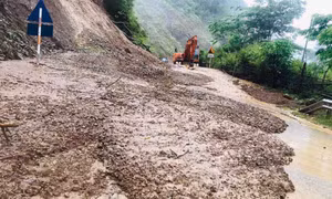 Sạt lở hàng loạt tuyến Quốc lộ tại Điện Biên và Lai Châu