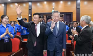 Tiếp nối truyền thống lịch sử vẻ vang của hai dân tộc, cùng nhau vun đắp cho mối quan hệ đoàn kết đặc biệt Việt Nam-Lào