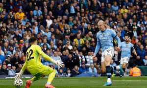 Arsenal rơi chiến thắng ở giây cuối trước Man City