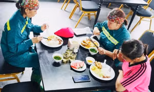 Ấm áp tình người sau bão lũ