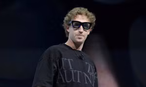 Mark Zuckerberg: 'Kính AR sẽ thay thế smartphone'