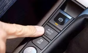 Tính năng Auto hold có hữu ích?
