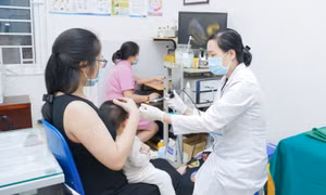Cách chăm sóc trẻ khi giao mùa tránh cảm cúm, viêm nhiễm đường hô hấp