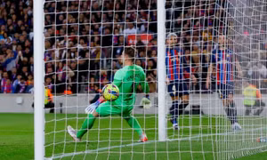 Barca hạ Real để tiến gần ngôi vô địch La Liga