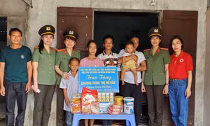 Xây dựng hình ảnh đẹp người nữ chiến sĩ an ninh nhân dân