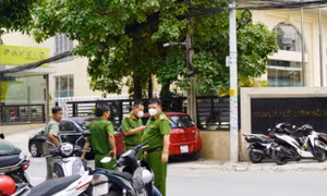 Cảnh sát phong tỏa Công ty Tài chính Home Credit