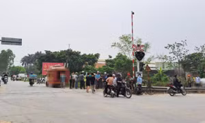 Hải Dương: Va chạm với tàu hỏa, người đàn ông đi xe máy tử vong