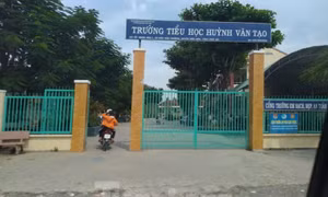 Một học sinh tiểu học đột tử trong sân trường