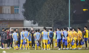 HLV Philippe Troussier loại 11 cầu thủ trước ngày U23 Việt Nam sang Qatar