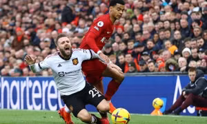 Luke Shaw: 'Man Utd thua thảm Liverpool vì đoạt Cup Liên đoàn'