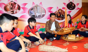Trải nghiệm, hướng nghiệp nghề truyền thống cho hơn 400 học sinh tại Bảo tàng Quảng Ninh 