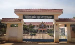 Hơn 30 học sinh bị ngộ độc sau khi nhận bóng bay từ người lạ 