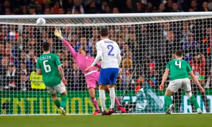 Pháp thắng Ireland nhờ tuyệt phẩm của hậu vệ