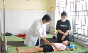 Vụ 31 học sinh ngộ độc: "Ngửi tay cầm bóng bay thấy đau đầu, buồn nôn"