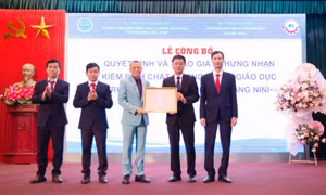 Trường Đại học Công nghiệp Quảng Ninh đón nhận chứng nhận kiểm định chất lượng cơ sở giáo dục