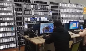 Một điện thoại di động thao tác 100 tài khoản - vấn nạn trong phòng livestream bán hàng ở Trung Quốc