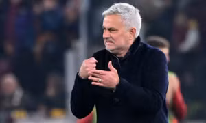 Mourinho bị phạt nặng