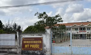 Thầy giáo bị tố sàm sỡ học sinh, nâng điểm tùy tiện
