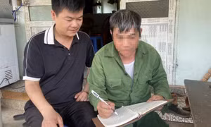 Giả mù chữ ăn bớt thi lý thuyết bằng lái xe: Sẽ xử lý cán bộ xác nhận