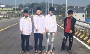 Bắt nhóm học sinh chặt và cướp biển số xe