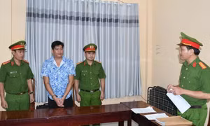 Bắt gã đàn ông làm nhục người khác
