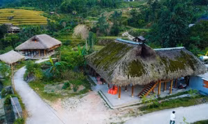 Lạ lùng những mái nhà biết 'biến hình' ở Hà Giang
