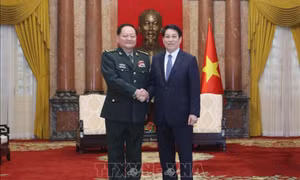 Chủ tịch nước Lương Cường tiếp Phó Chủ tịch Quân ủy Trung ương Trung Quốc