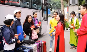 Tour Tết khởi động sớm, giá tăng nhẹ