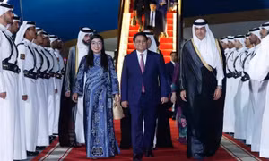 Thủ tướng Phạm Minh Chính tới Doha bắt đầu chuyến thăm chính thức Nhà nước Qatar