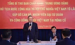 Tổng Bí thư, Chủ tịch nước Tô Lâm thăm, gặp gỡ cán bộ, nhân viên Đại sứ quán và cộng đồng người Việt Nam tại Mông Cổ