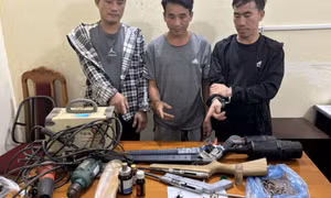 Tàng trữ thuốc phiện kiêm luôn sản xuất súng tự chế
