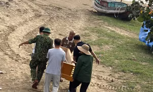 Phát hiện thi thể hai nam sinh trôi dạt vào bờ biển