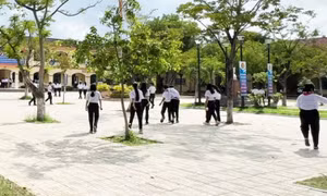 Vụ phụ huynh xông vào trường đánh học sinh: Kỷ luật 3 học sinh