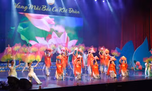 Chương trình nghệ thuật “Vang mãi bài ca kết đoàn”