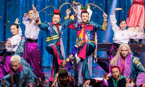 Màn đối đầu chưa từng có trong lịch sử showbiz Việt