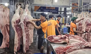 Giá bán rau, thịt, cá... tại chợ tăng, người dân đi siêu thị để 'săn' khuyến mãi