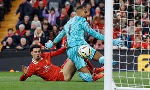 Hạ Chelsea, Liverpool đòi lại đỉnh bảng từ Man City
