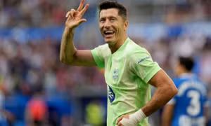 Lewandowski lập hat-trick trong 25 phút