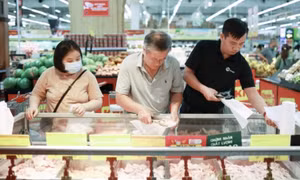 Người dân vẫn thắt chặt hầu bao