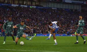 Tottenham thua ngược sau khi dẫn hai bàn