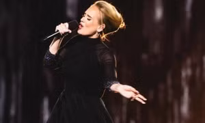 Adele bị điếc tạm thời
