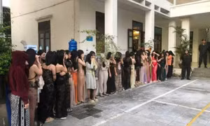Hàng chục cảnh sát đột kích quán Karaoke - Massage G7 lúc rạng sáng