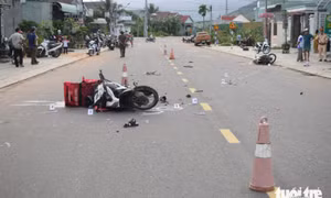 Xe máy tông nhau trực diện, 2 người chết