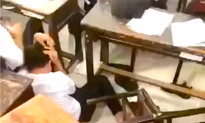 Nam sinh lớp 10 bị đánh hội đồng ngay trong lớp phải nhập viện