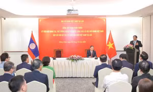 Thủ tướng Phạm Minh Chính gặp gỡ cán bộ các Cơ quan đại diện Việt Nam tại Lào