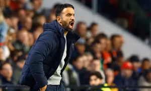 Man Utd ký hai năm rưỡi với HLV Amorim